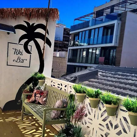 Centro Castillo With Own Entrance, Spacious, Authentic Holiday home