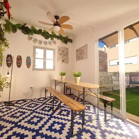Centro Castillo With Own Entrance, Spacious, Authentic Holiday home
