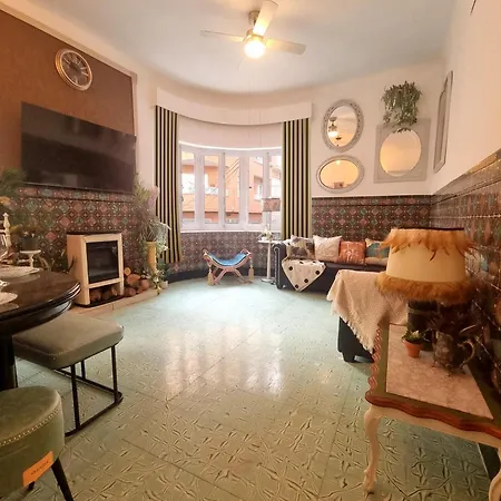 Centro Castillo With Own Entrance, Spacious, Authentic *